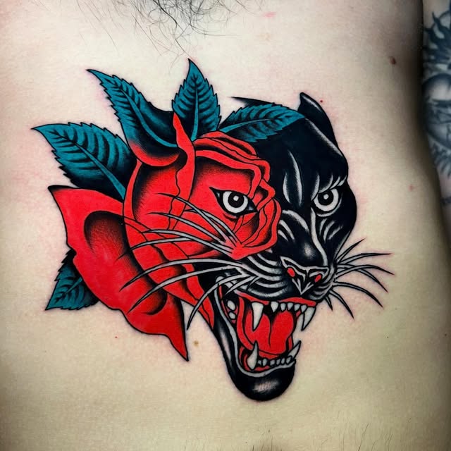 Tatuaggio traditional con pantera e rosa